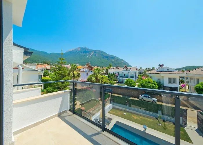 Detached With Private Pool In Oeluedeniz, Vila