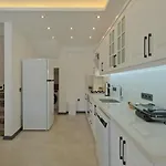 Detached With Private Pool In Oeluedeniz, Vila