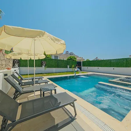 Detached With Private Pool In Oeluedeniz, Willa