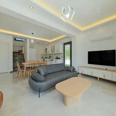 Detached With Private Pool In Oeluedeniz, Willa