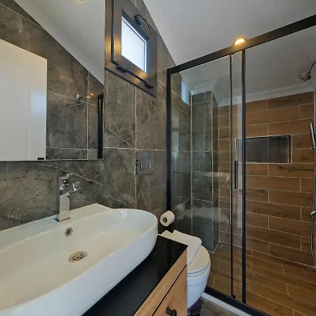 Detached With Private Pool In Oeluedeniz, Willa