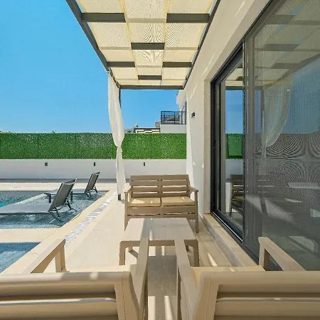 Detached With Private Pool In Oeluedeniz, Willa