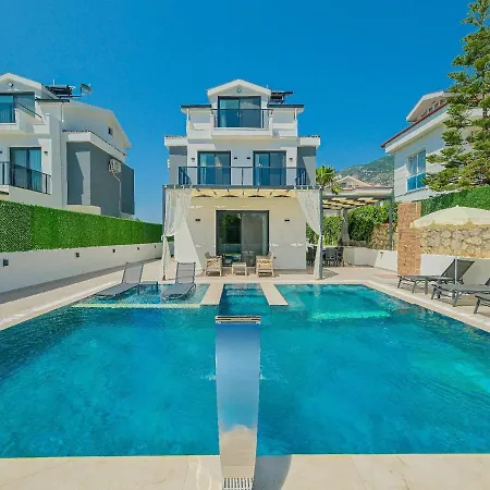 Detached With Private Pool In Oeluedeniz, Villa
