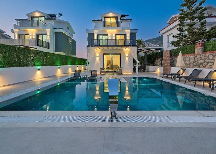 Detached With Private Pool In Oeluedeniz, Villa *