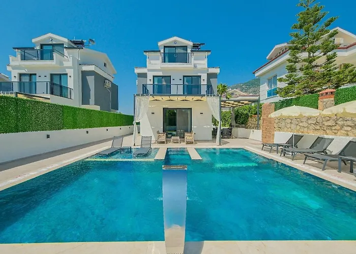 Detached With Private Pool In Oeluedeniz, Villa
