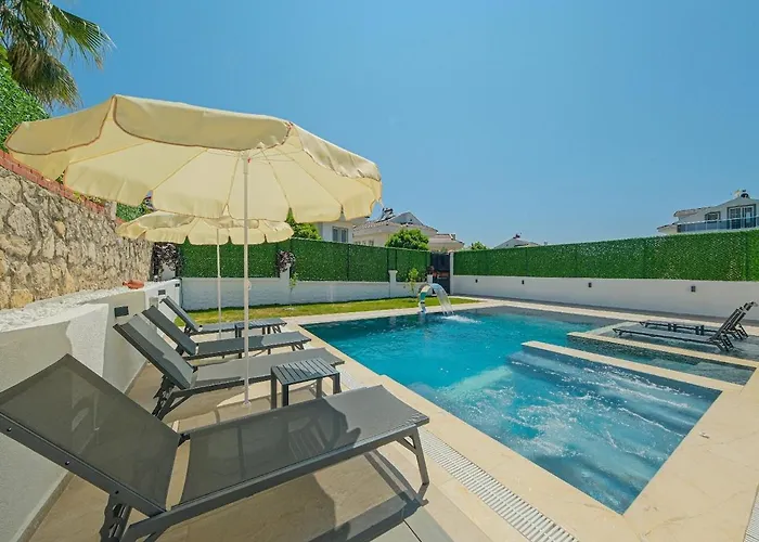 Detached With Private Pool In Oeluedeniz, Villa
