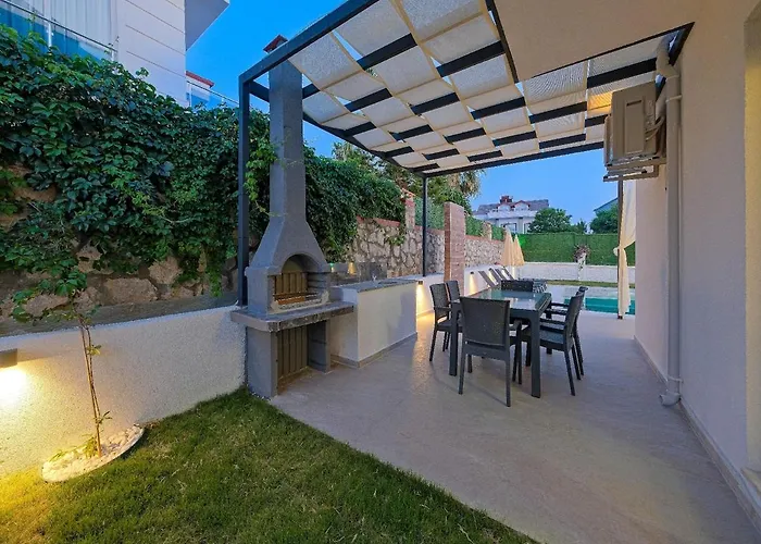Detached With Private Pool In Oeluedeniz, Villa