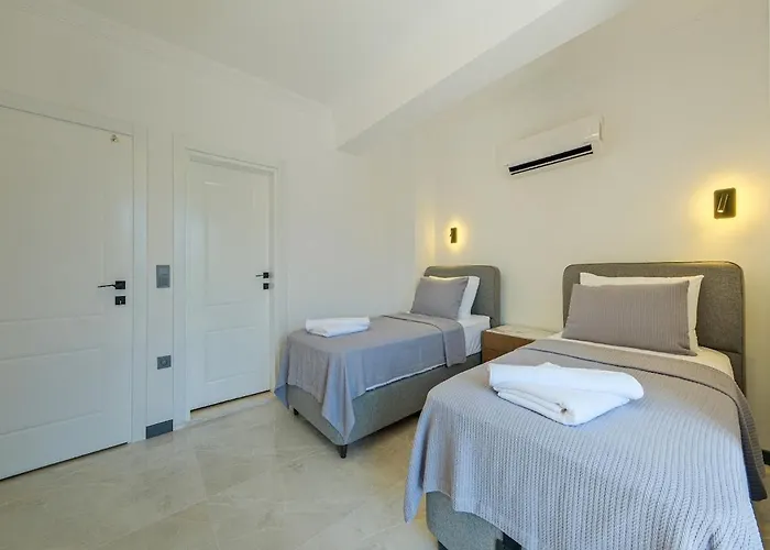 Detached With Private Pool In Oeluedeniz,